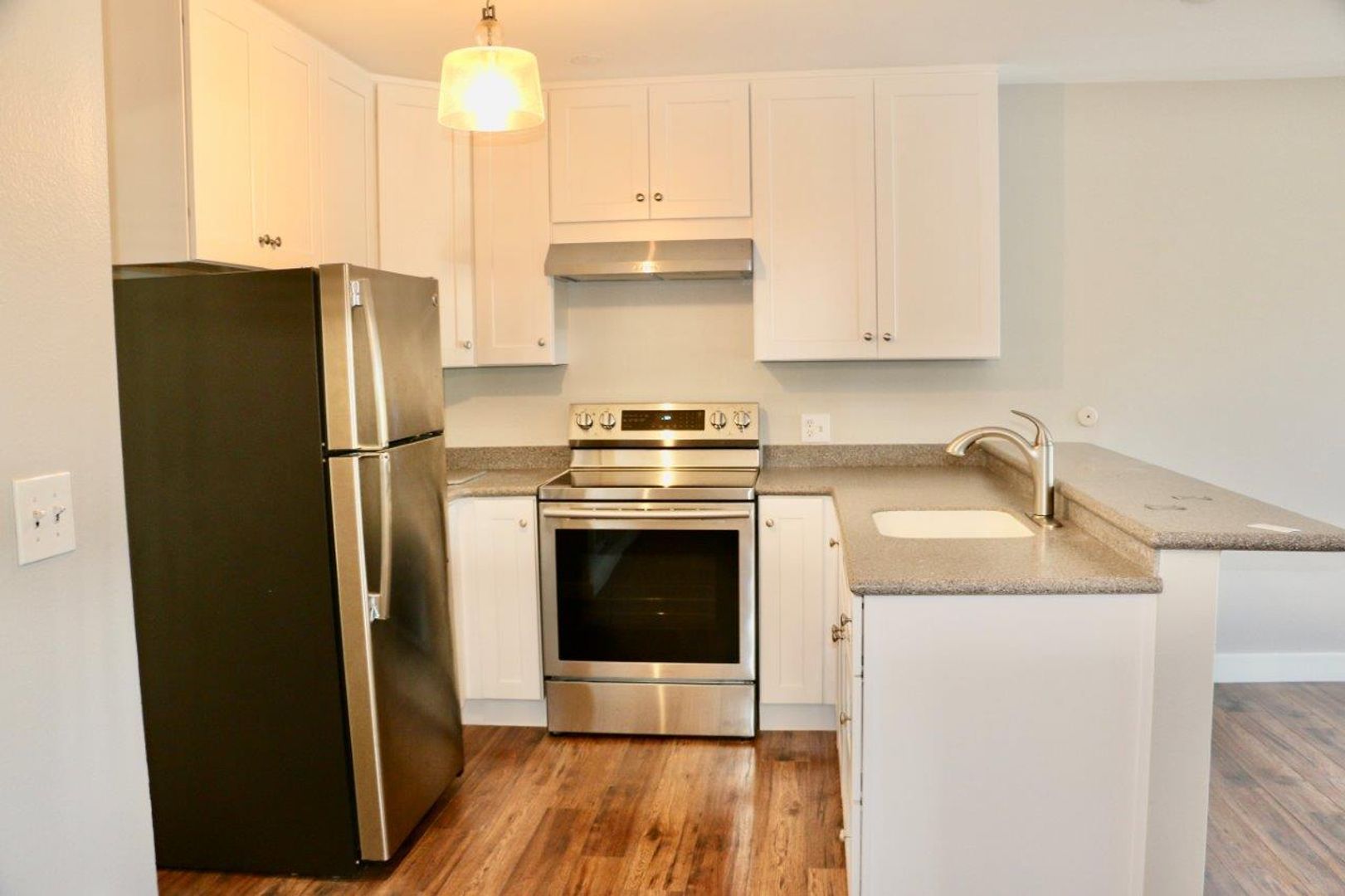 Solana Beach Apartment: 305 S. Sierra Ave