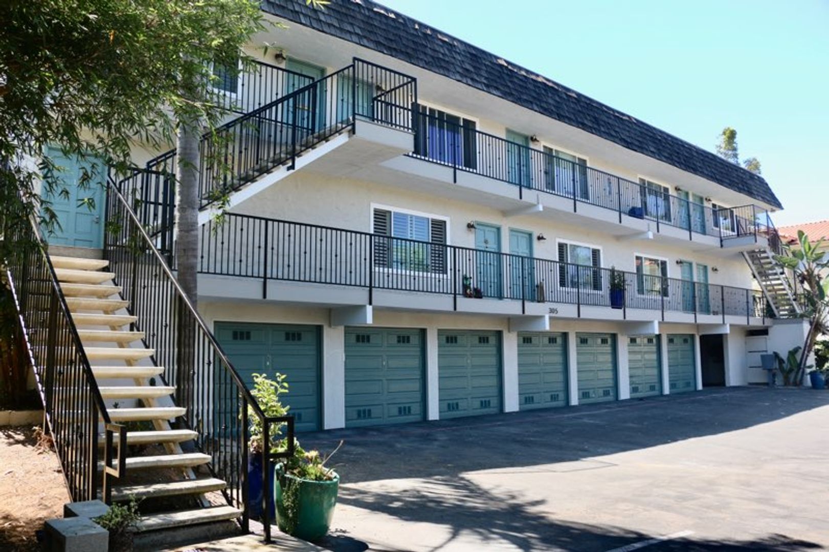 Solana Beach Apartment: 305 S. Sierra Ave