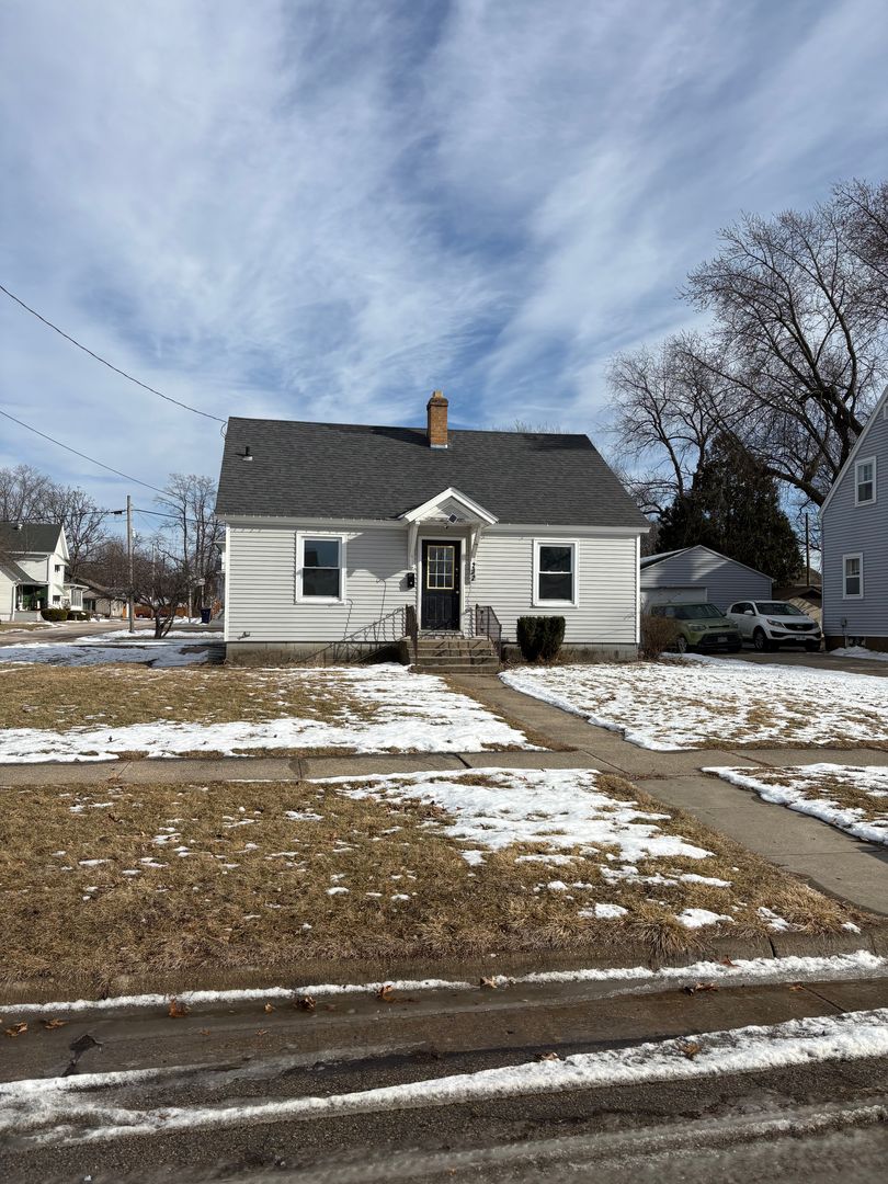 Janesville House: 232 N Pine