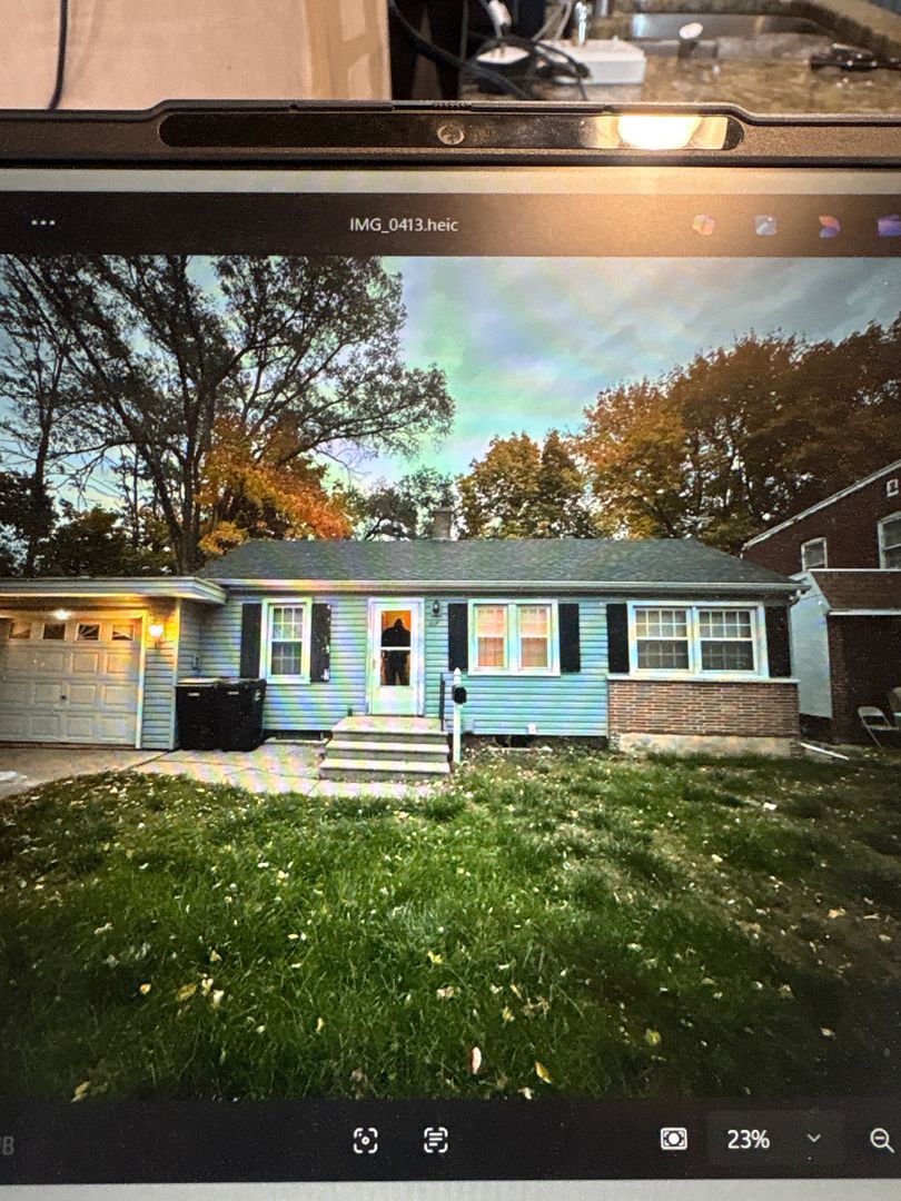 Beloit House: 127 Bluff