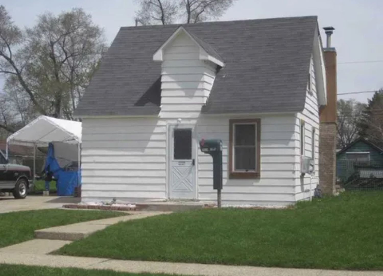 Janesville House: 1835 S Crosby