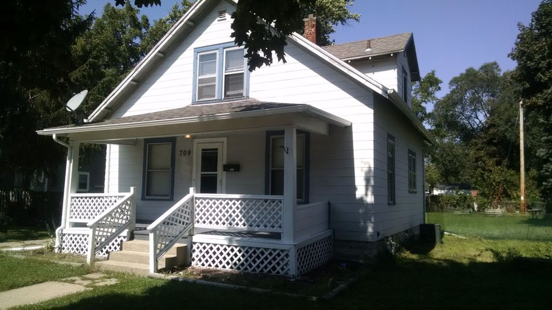 Janesville House: 709 E Memorial