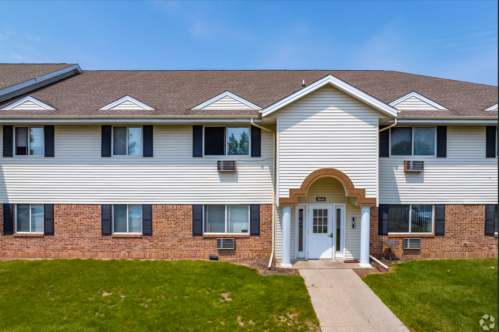 Port Washington Apartment: 1022-1089 Westport Dr