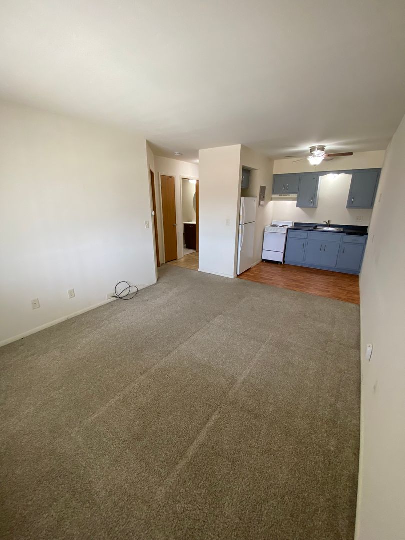 Waukesha Apartment: 1165 White Rock Ave