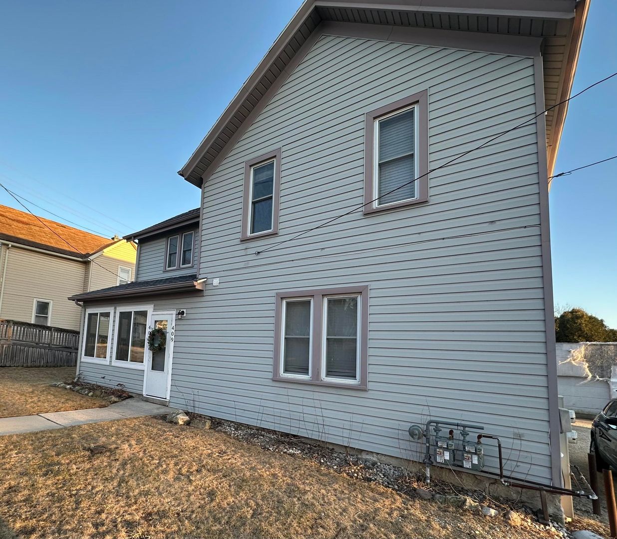 Fredonia Apartment: 407-409 Fredonia Ave