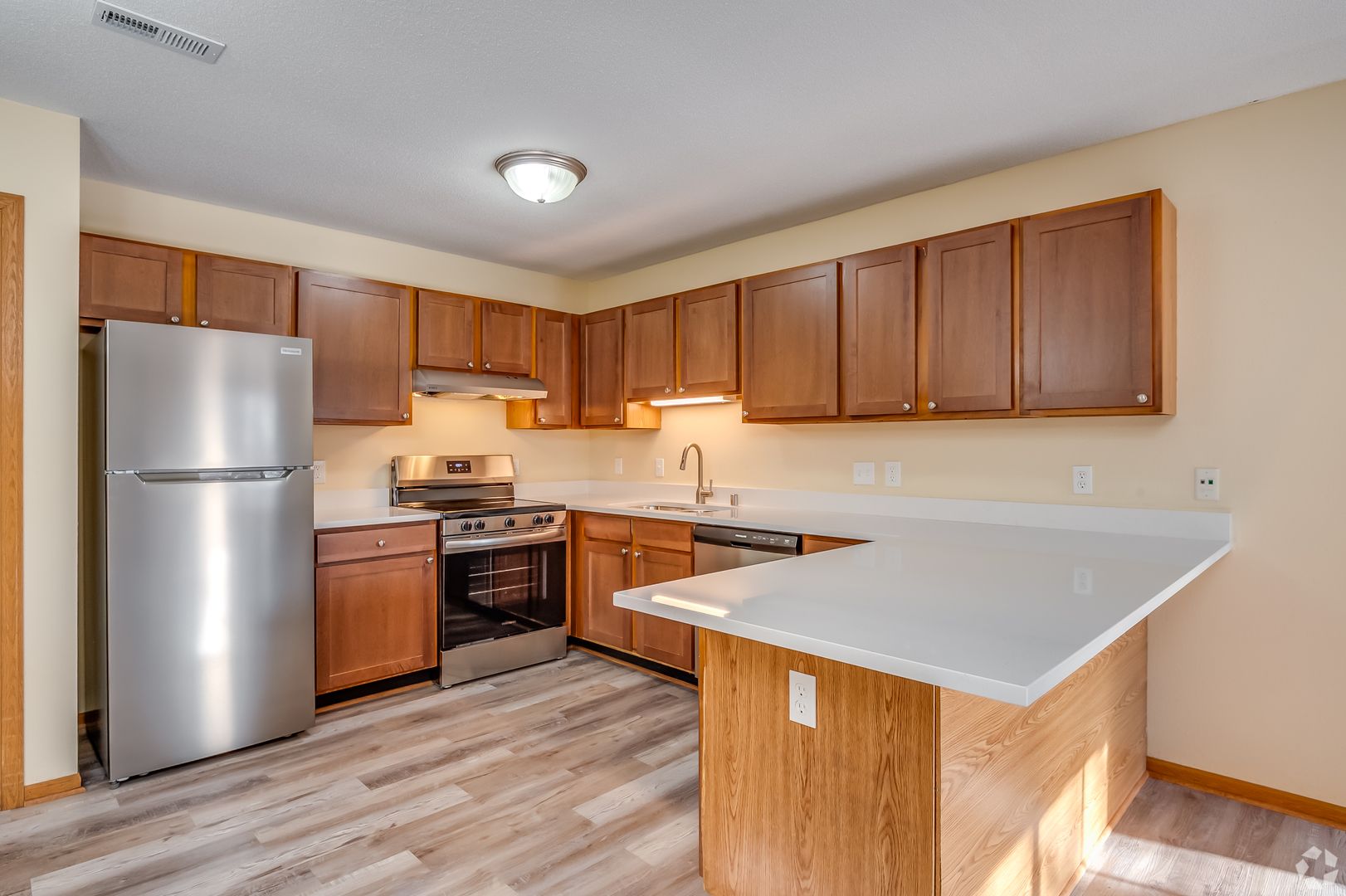 Port Washington Apartment: 610-660 N Spring St