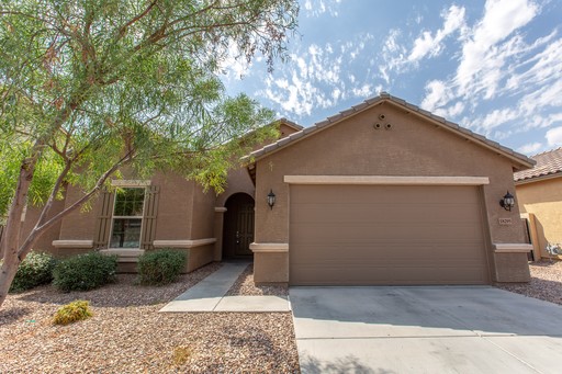 CHECK OUT THIS SURPRISE HOME . MOVE IN READY SINGLE LEVEL HOME WITH ALL APPLIANCES! GREAT BACKYARD! – photo 1