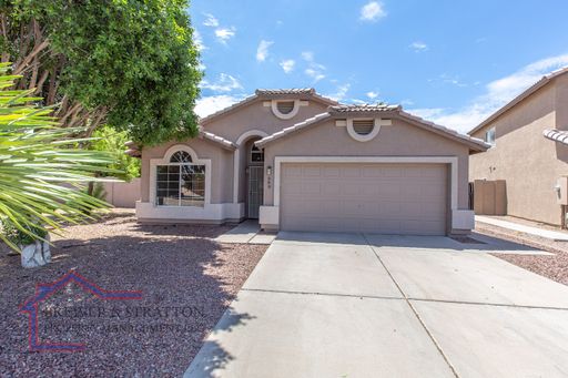 3BR, 2BA - PRIVATE POOL & Sport Court – photo 1