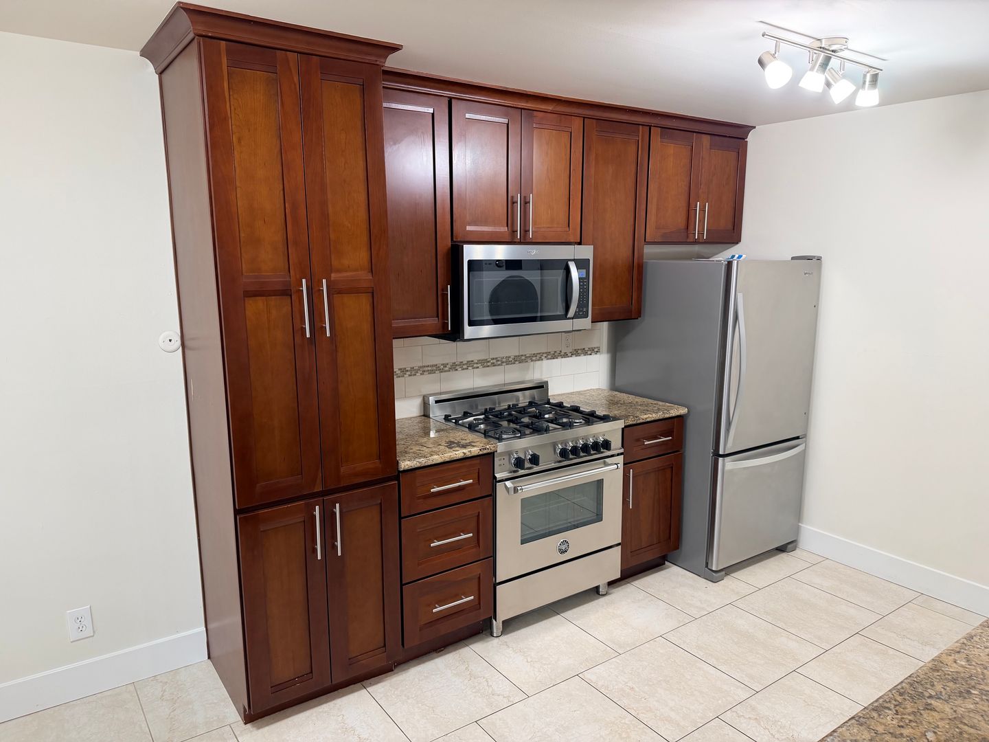 Lafayette Apartment: 1007 Brown Ave.
