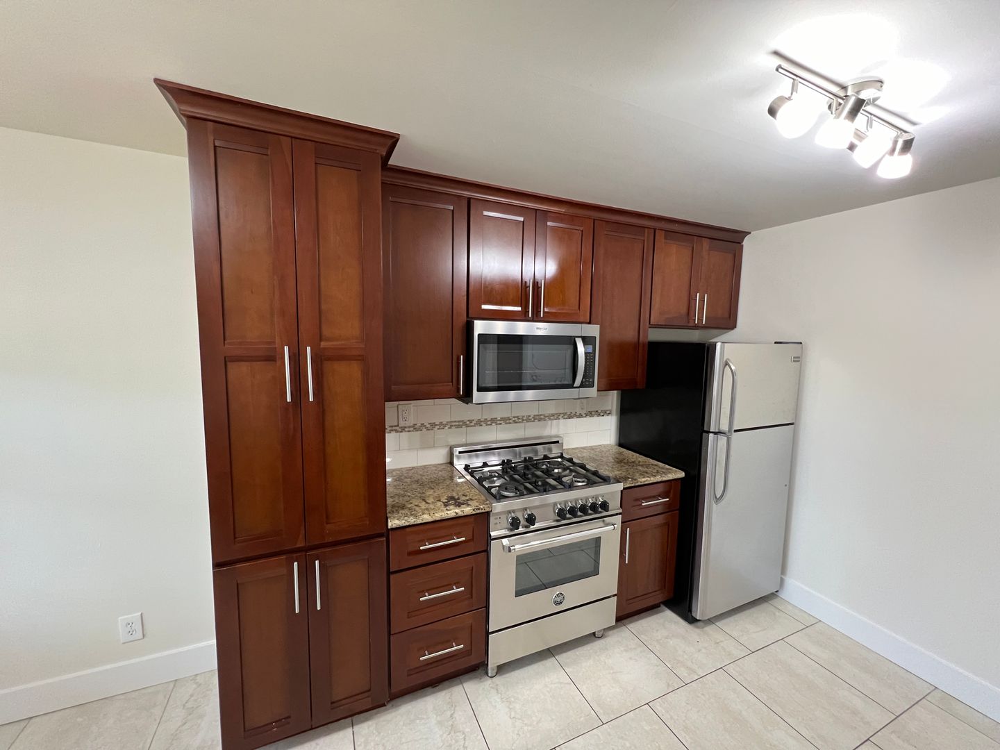 Lafayette Apartment: 1007 Brown Ave.