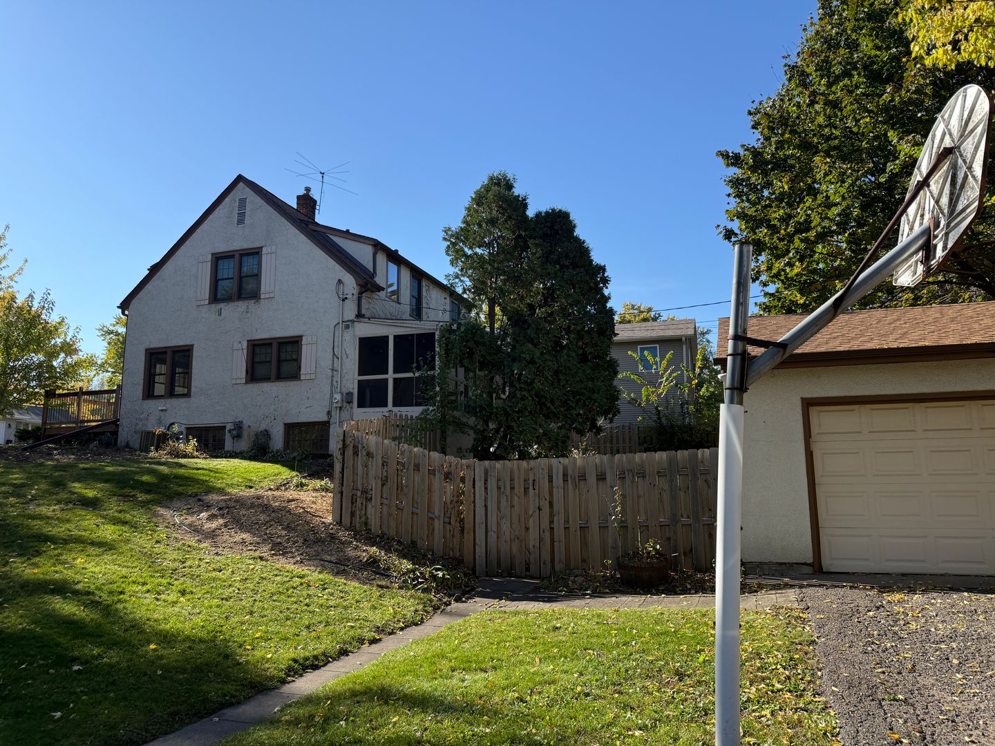 Edina House: 5104 Millpond Pl