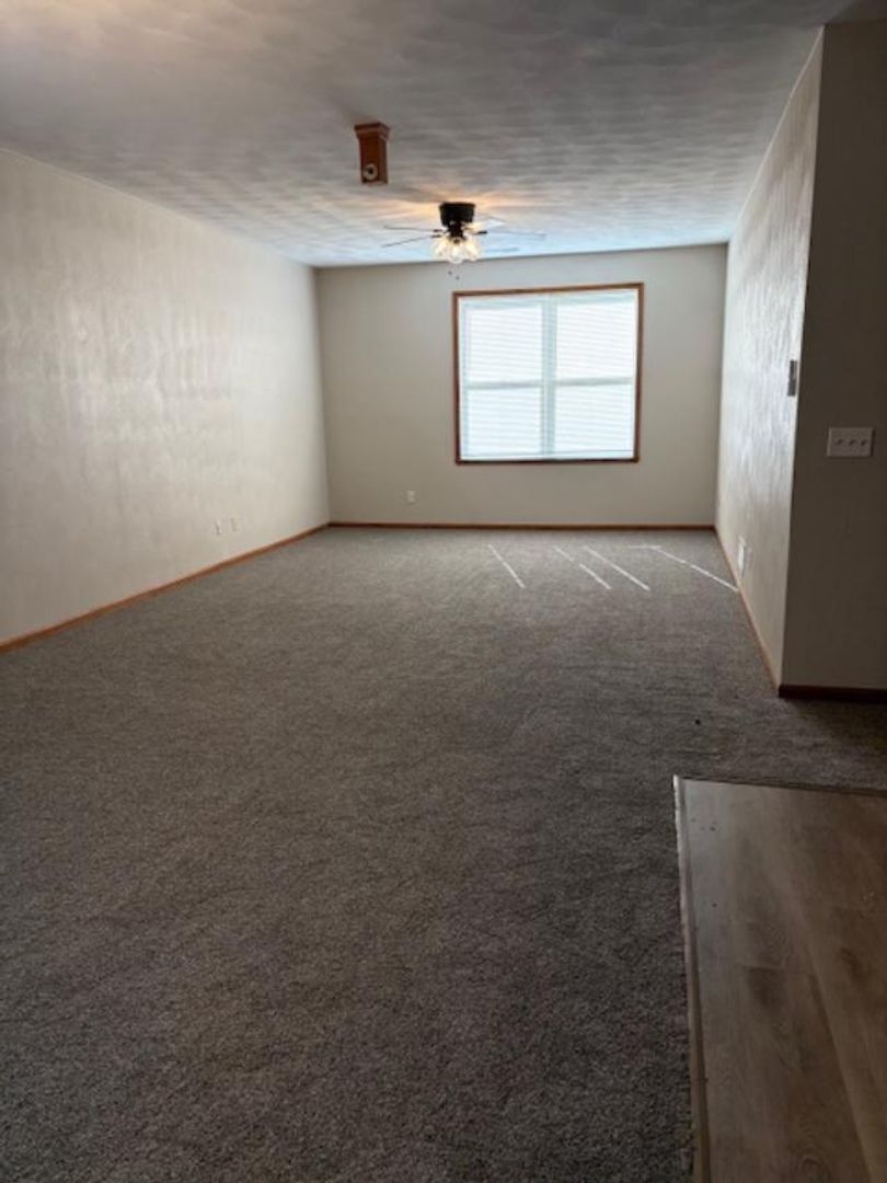 Roscoe Apartment: 10332 Clearwing Lane # 2