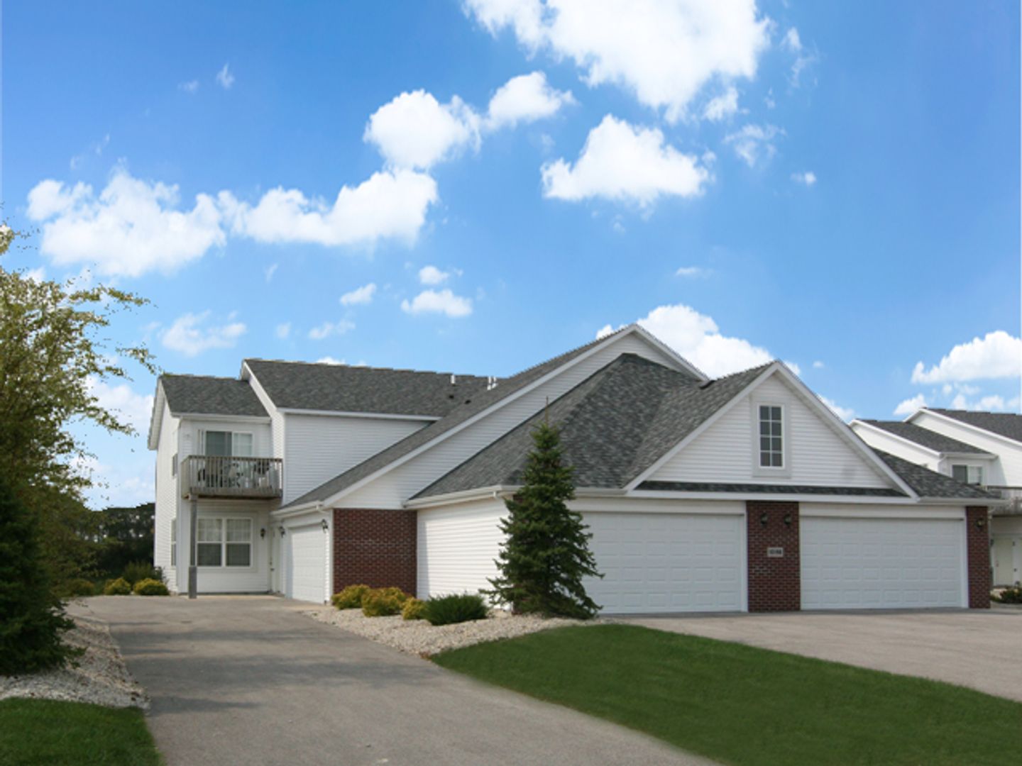 Roscoe Apartment: 10212 Clearwing Lane