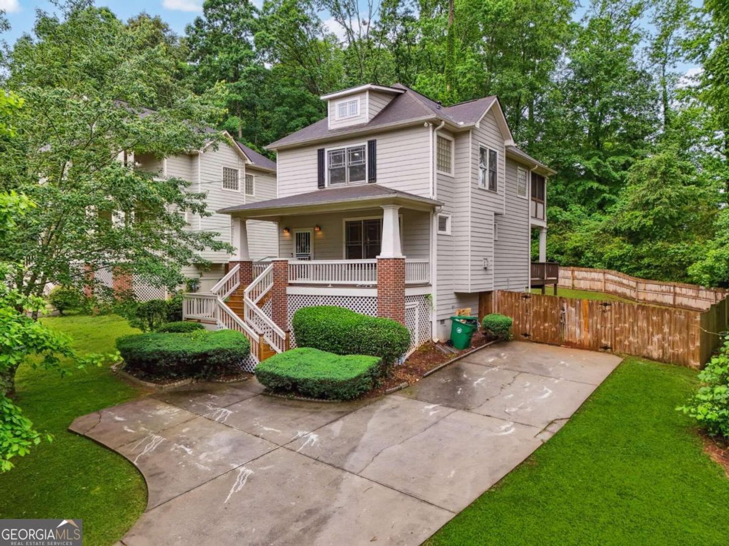 Decatur House: 1601 Peachcrest Road