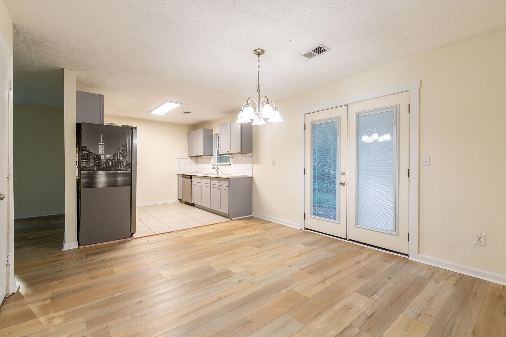 East Point Apartment: 2977 Pearl St.