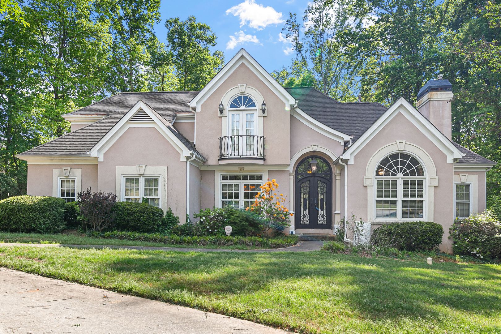 Atlanta House: 1015 Forest Overlook Trail SW