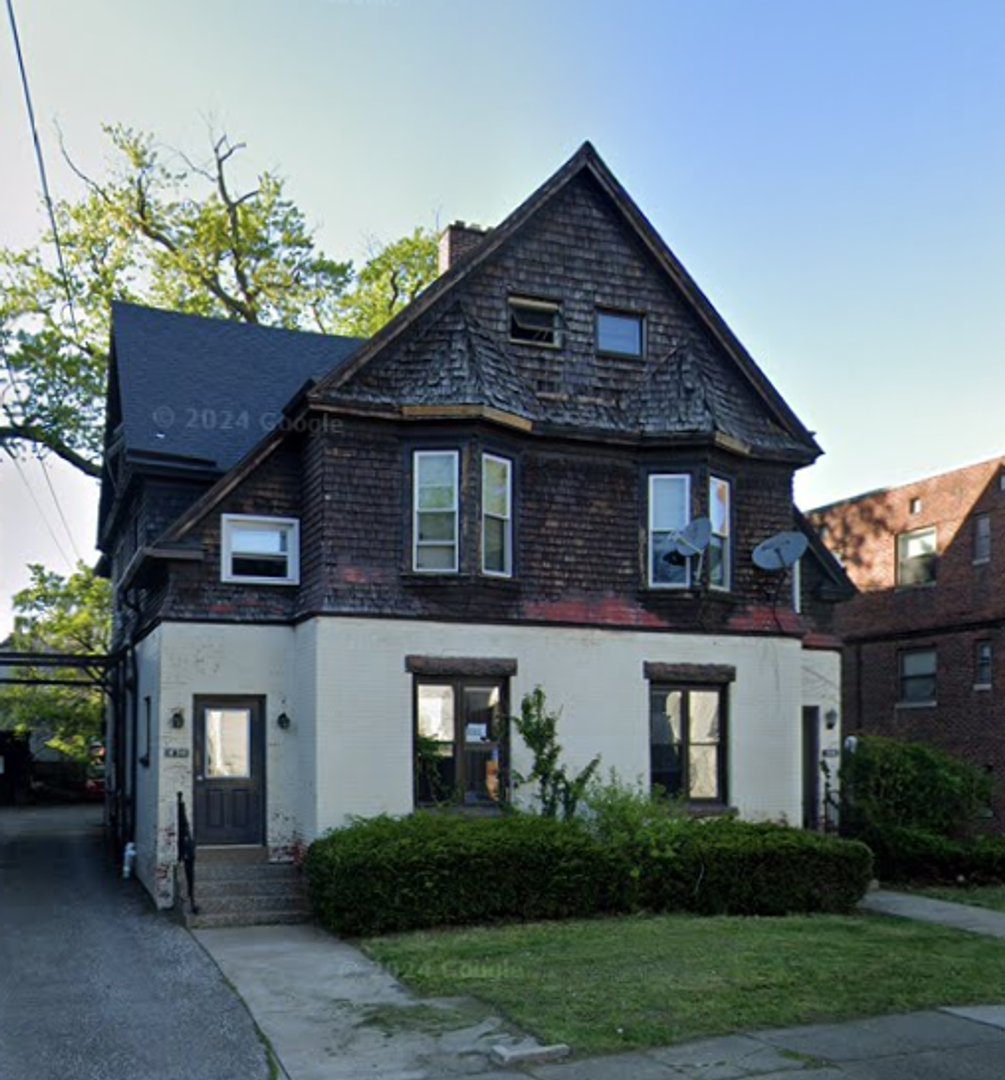 Erie Apartment: 450 West 9th St