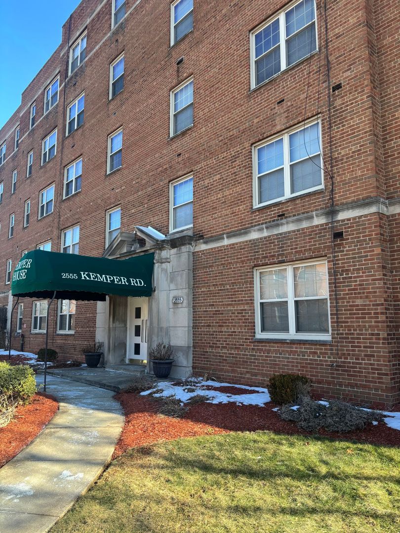 Shaker Heights Apartment: 2555 Kemper Road