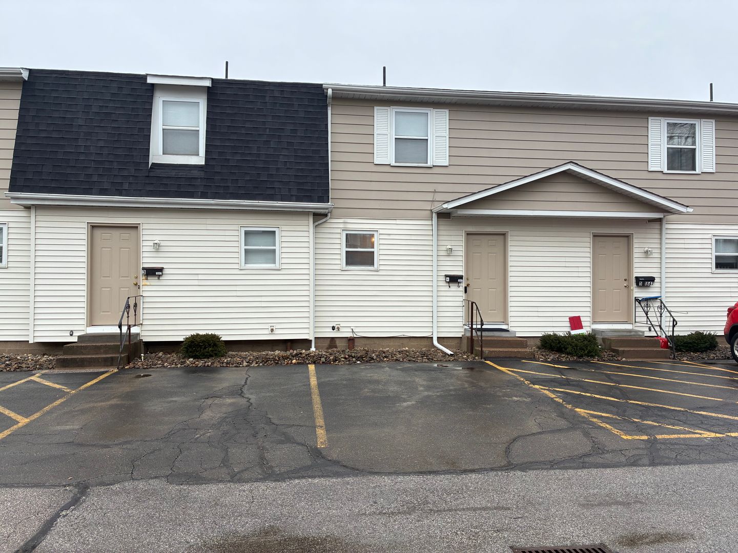 Erie Apartment: 1843-1847 E 38th St