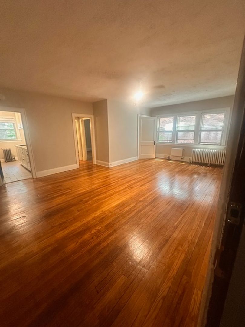 Cleveland Apartment: 11483 Hessler Road