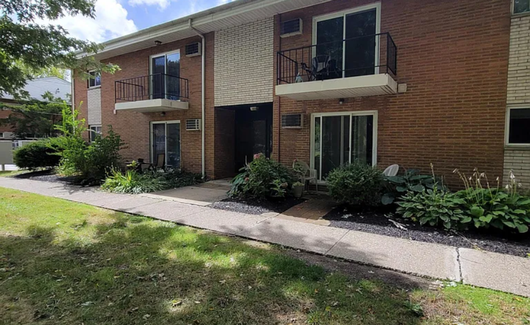 Painesville Apartment: 1045-1059 Richmond Rd