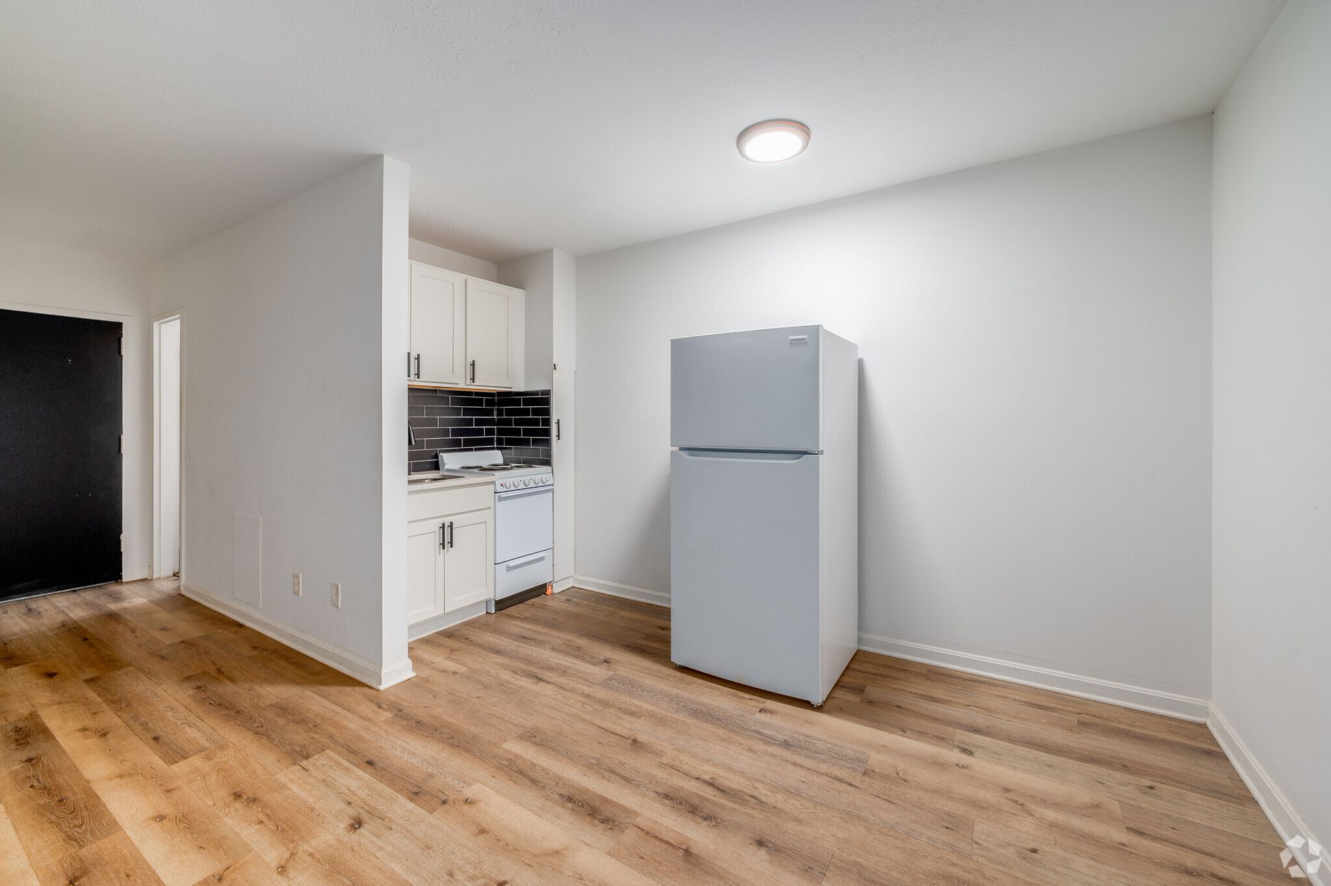 12955 Larchmere Boulevard 2 of 5