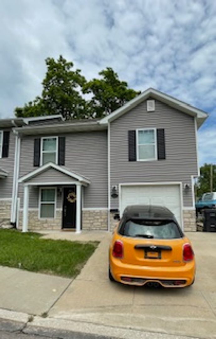 Columbia Apartment: 103-105 Oak St