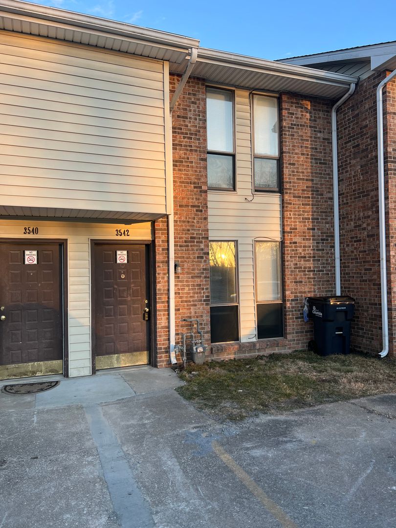 Columbia Apartment: 3540 - 3546 S Scott Blvd