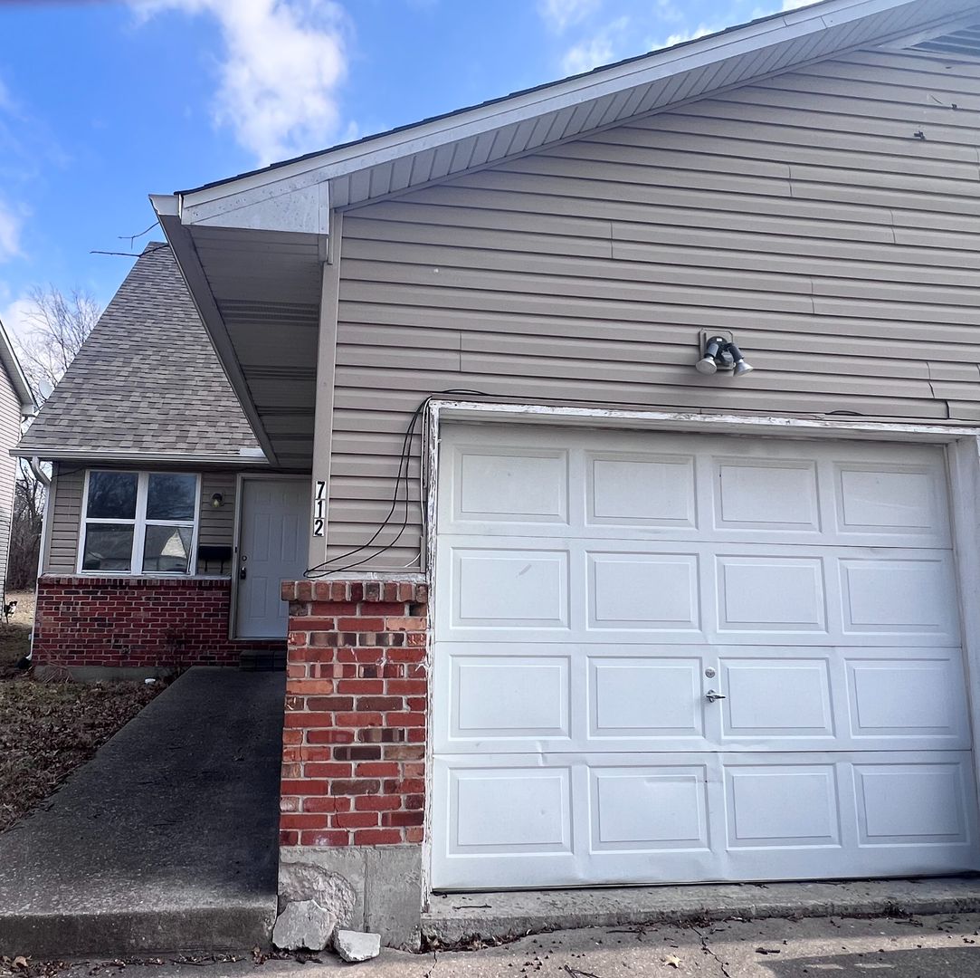 Columbia Apartment: 710-712 Clinkscales Dr.