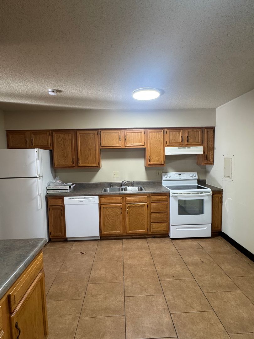 Columbia Apartment: 4521-4533 W. Bellview