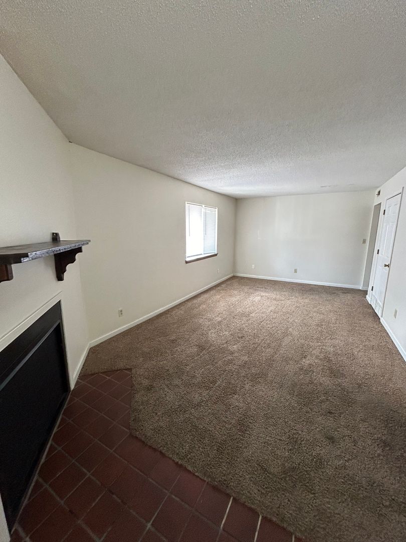 Columbia Apartment: 280 Apple Tree Court 8 Plex