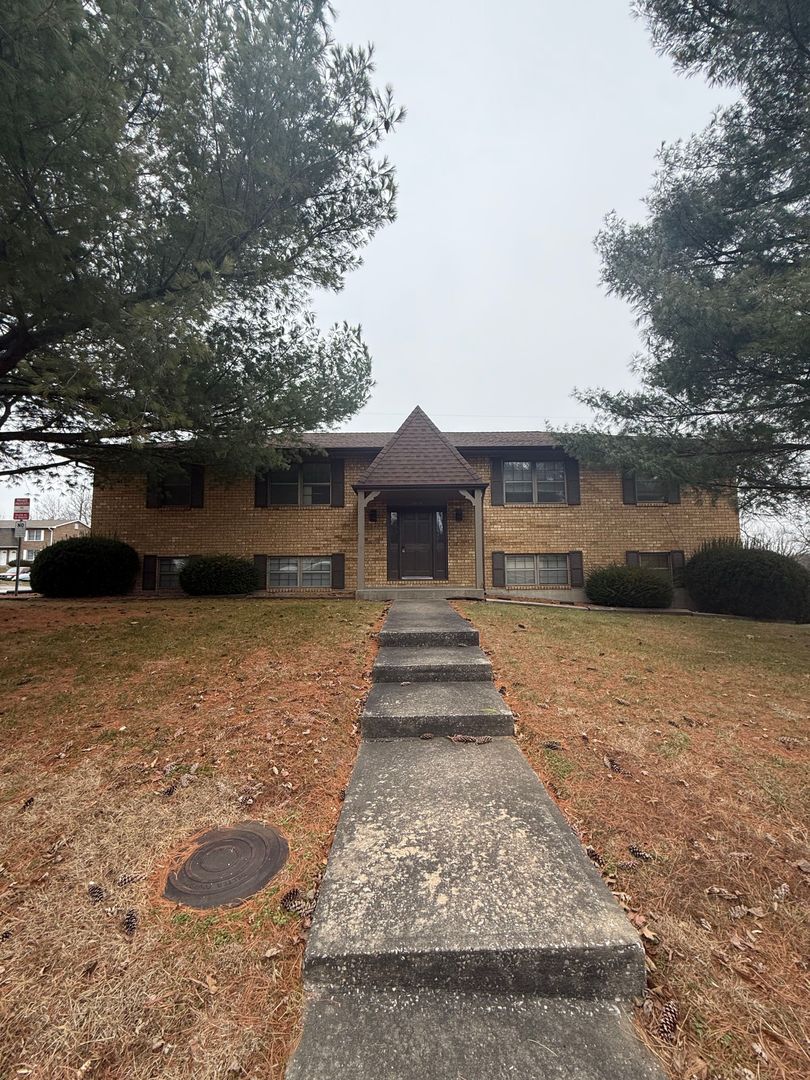 Columbia Apartment: 4513 W Millbrook Dr