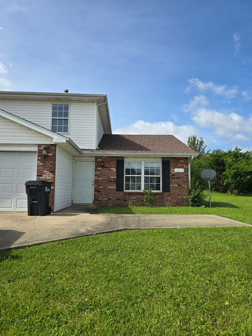 Columbia Apartment: 1504-1506 Native Dancer Ct.