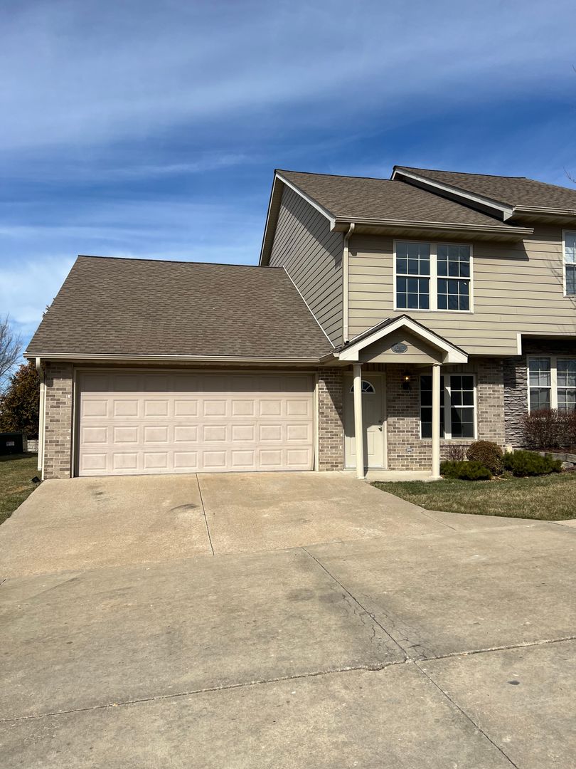 Columbia Apartment: 1312-1326 Brown School Rd