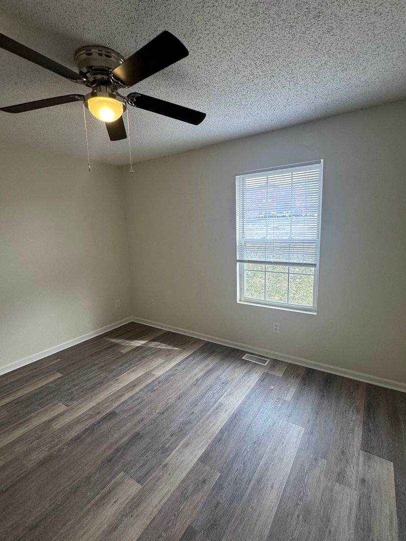 Columbia Apartment: 1909-1911 Arlene Dr.