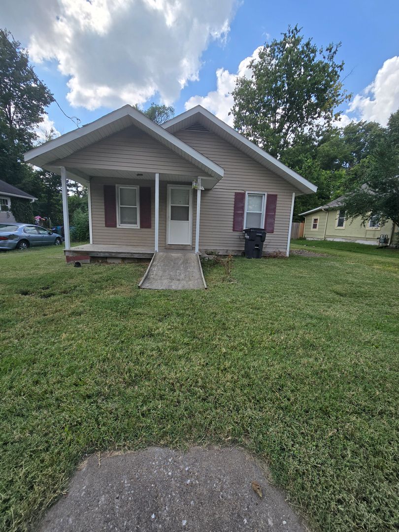 Columbia House: 313 Sanford