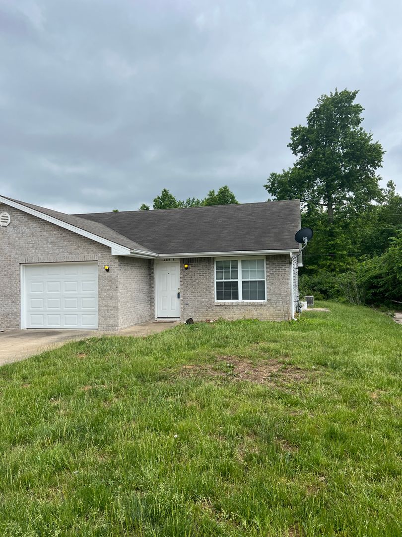Columbia Apartment: 2626 E. Oakbrook Dr