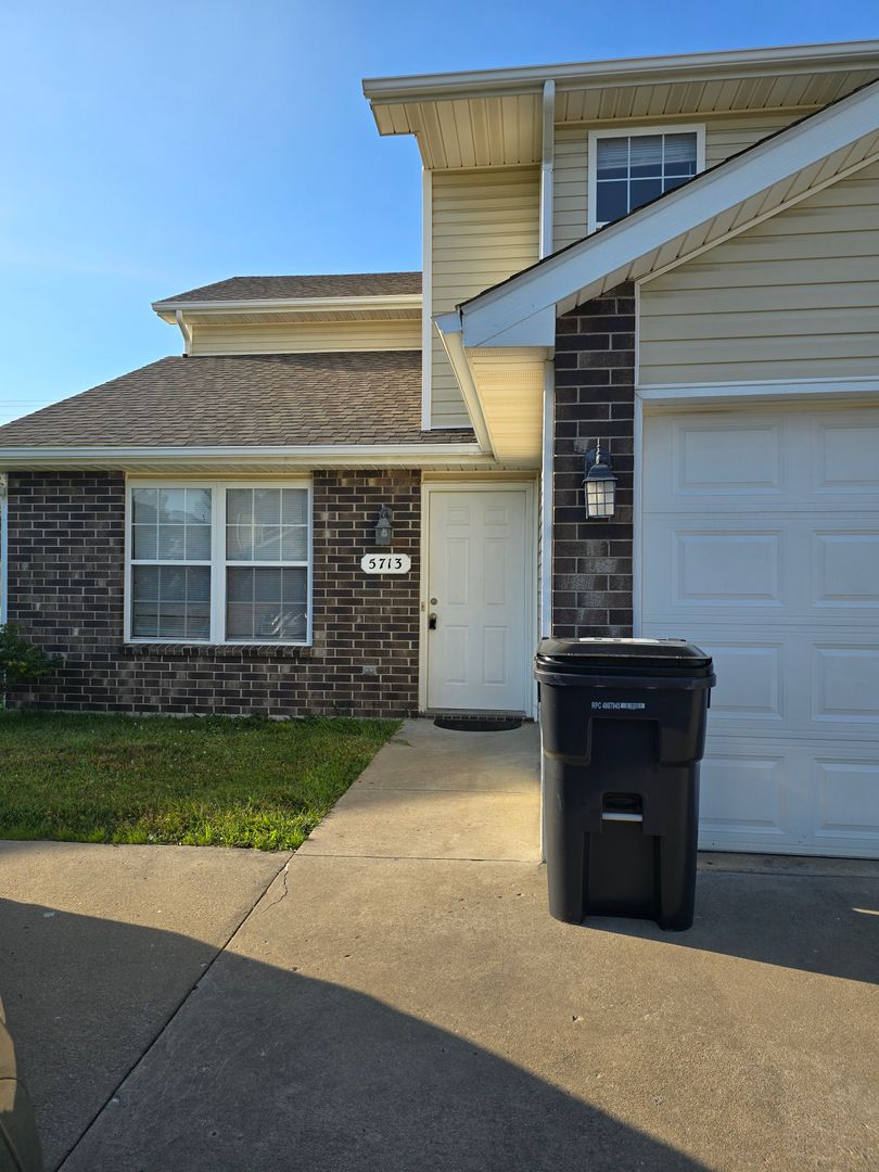 Columbia Apartment: 5713-5715 Canaveral Dr.