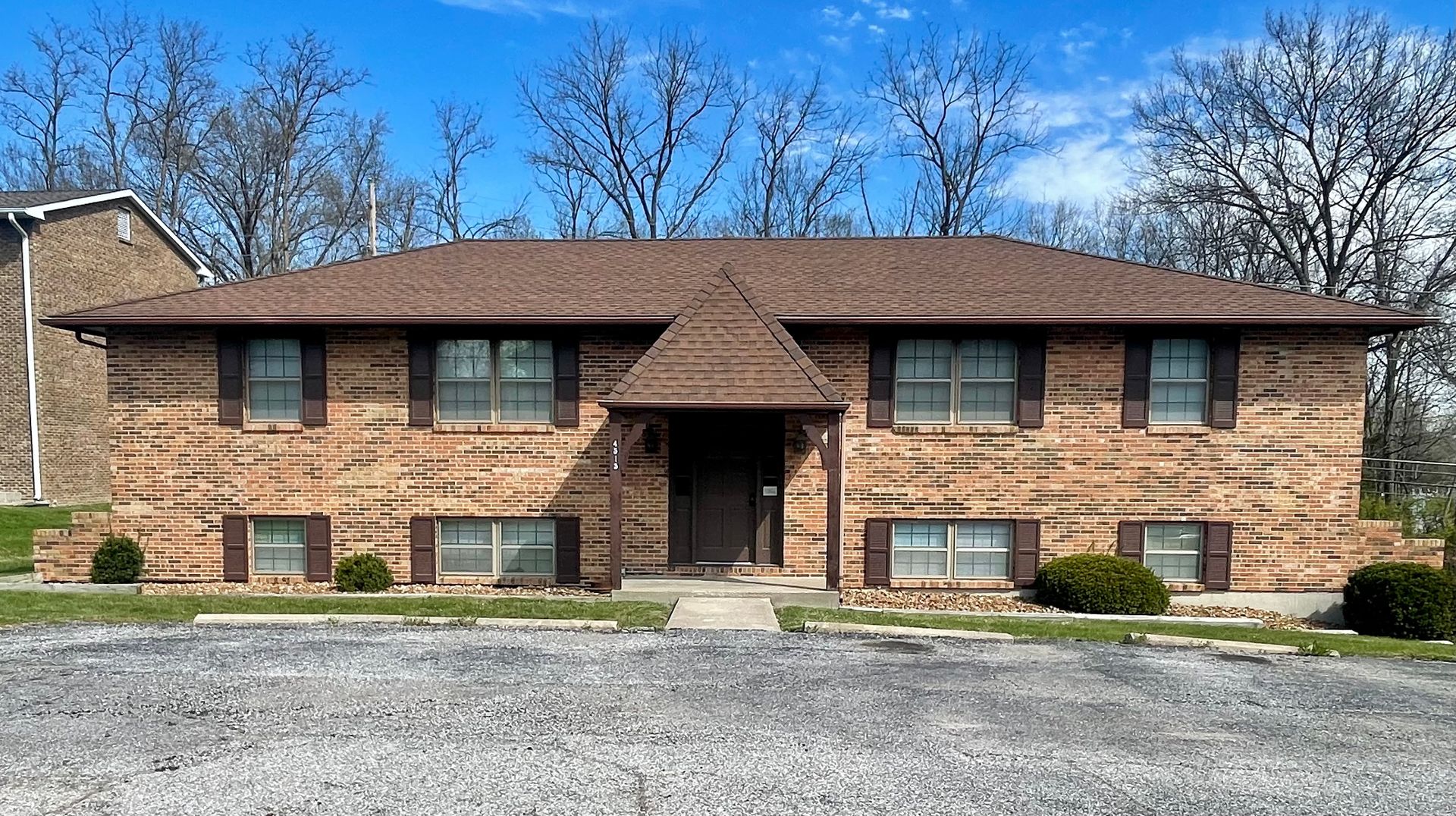 Columbia Apartment: 4515 W. Millbrook Dr