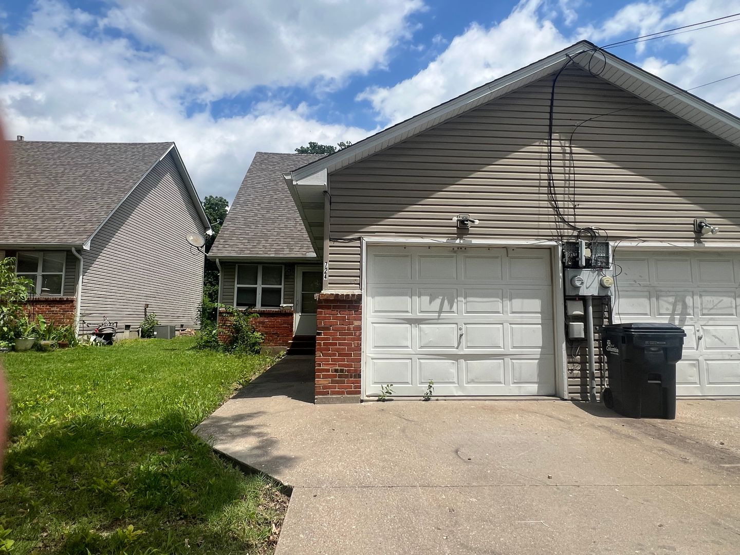 Columbia Apartment: 722-724 Clinkscales Rd.