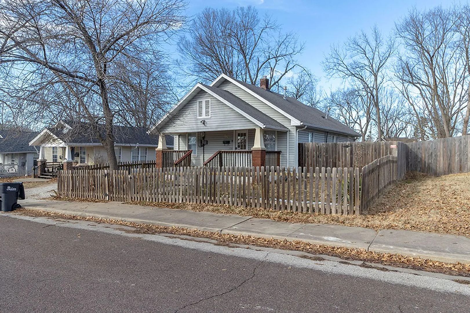 Columbia House: 17 Third Ave