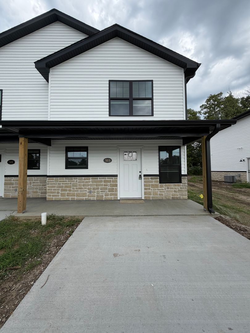 Columbia Apartment: 501-503 Hickman