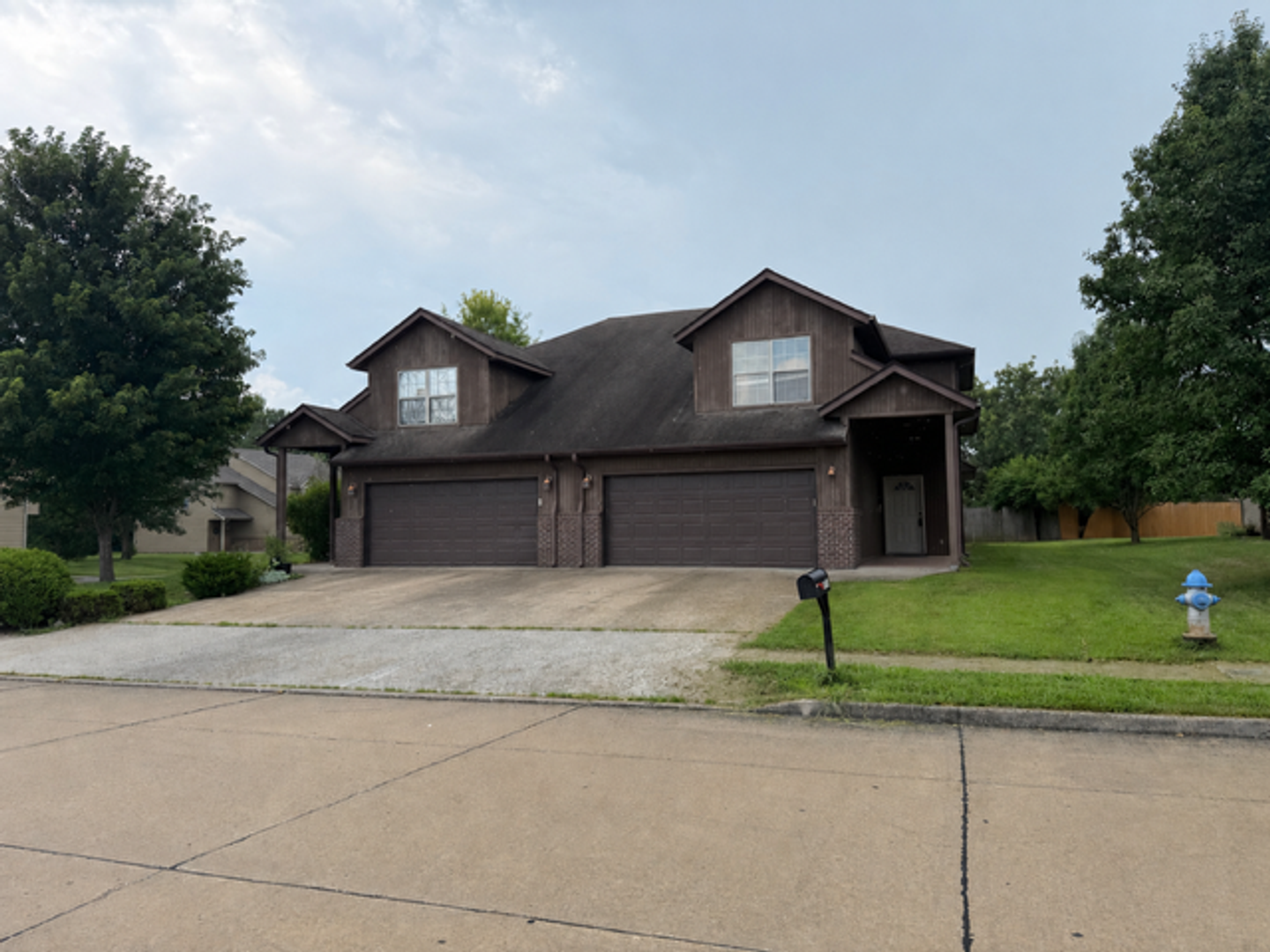 Columbia Apartment: 204-206 White River