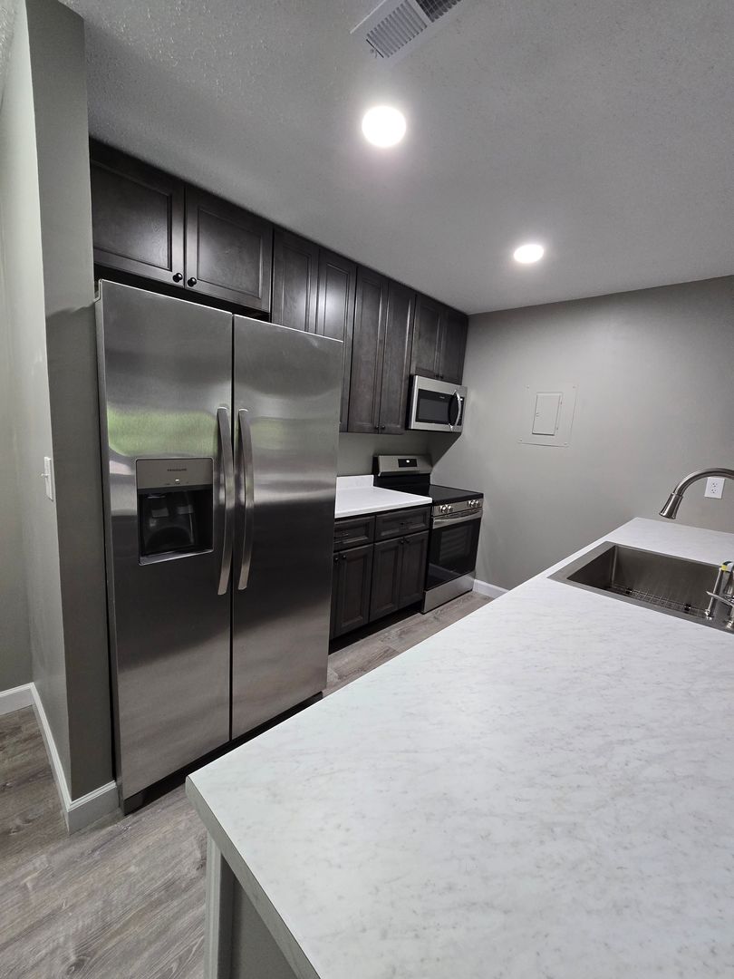 Columbia Apartment: 103 Diego Ct.