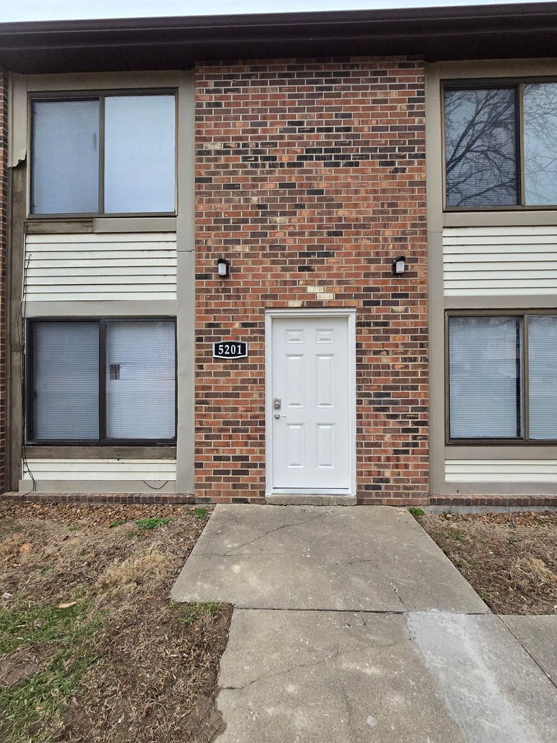 Jefferson City Apartment: 5201 S. Brooks Dr.