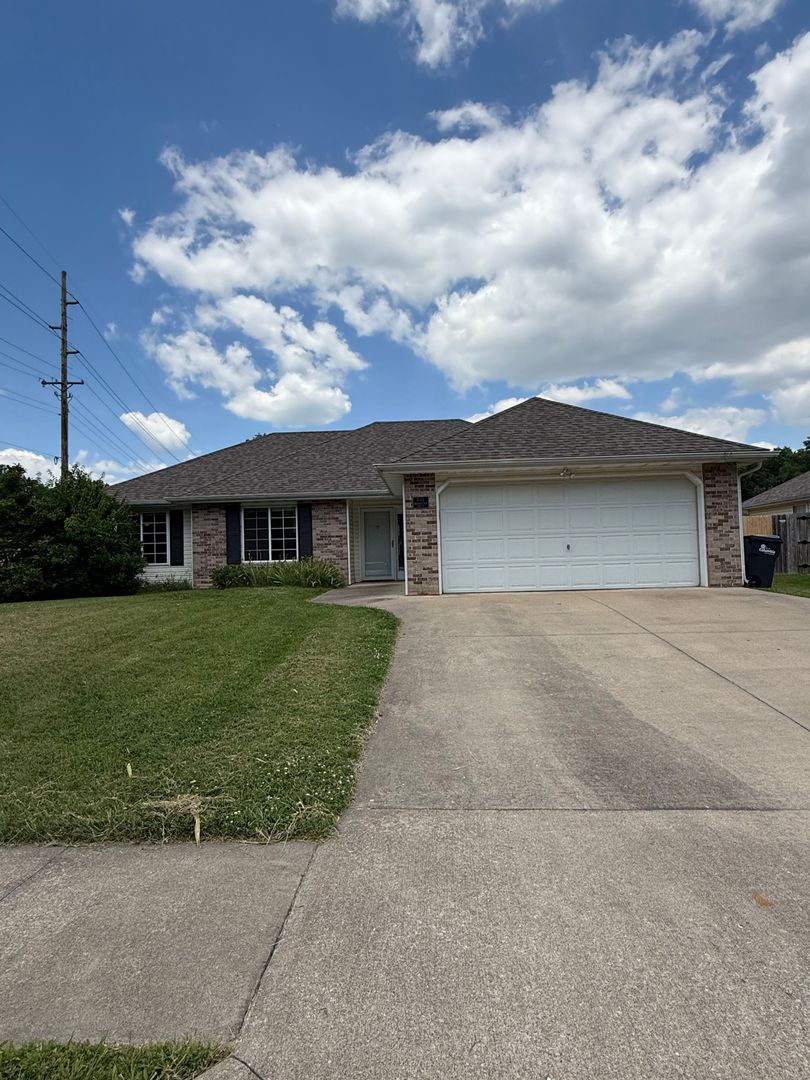 Columbia House: 701 Manhattan Dr.