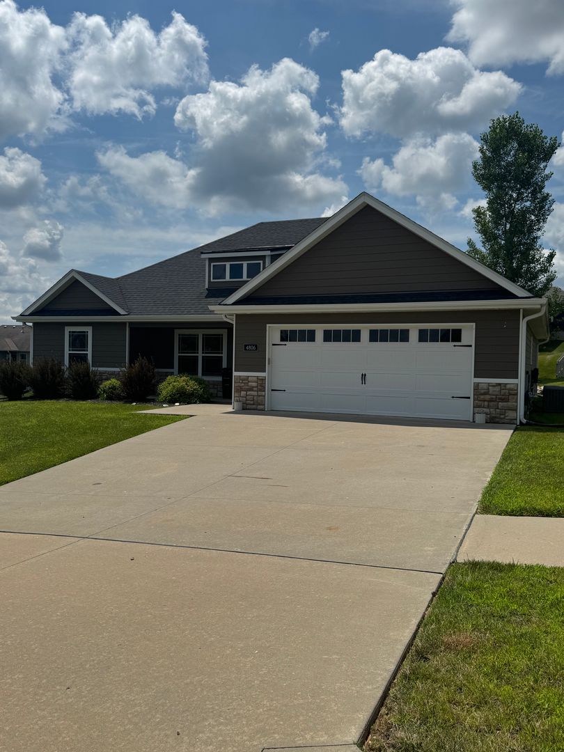Columbia House: 4806 Winrose Ct.
