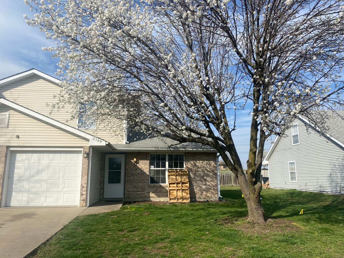 Columbia Apartment: 2509 -2511 Carnation Dr