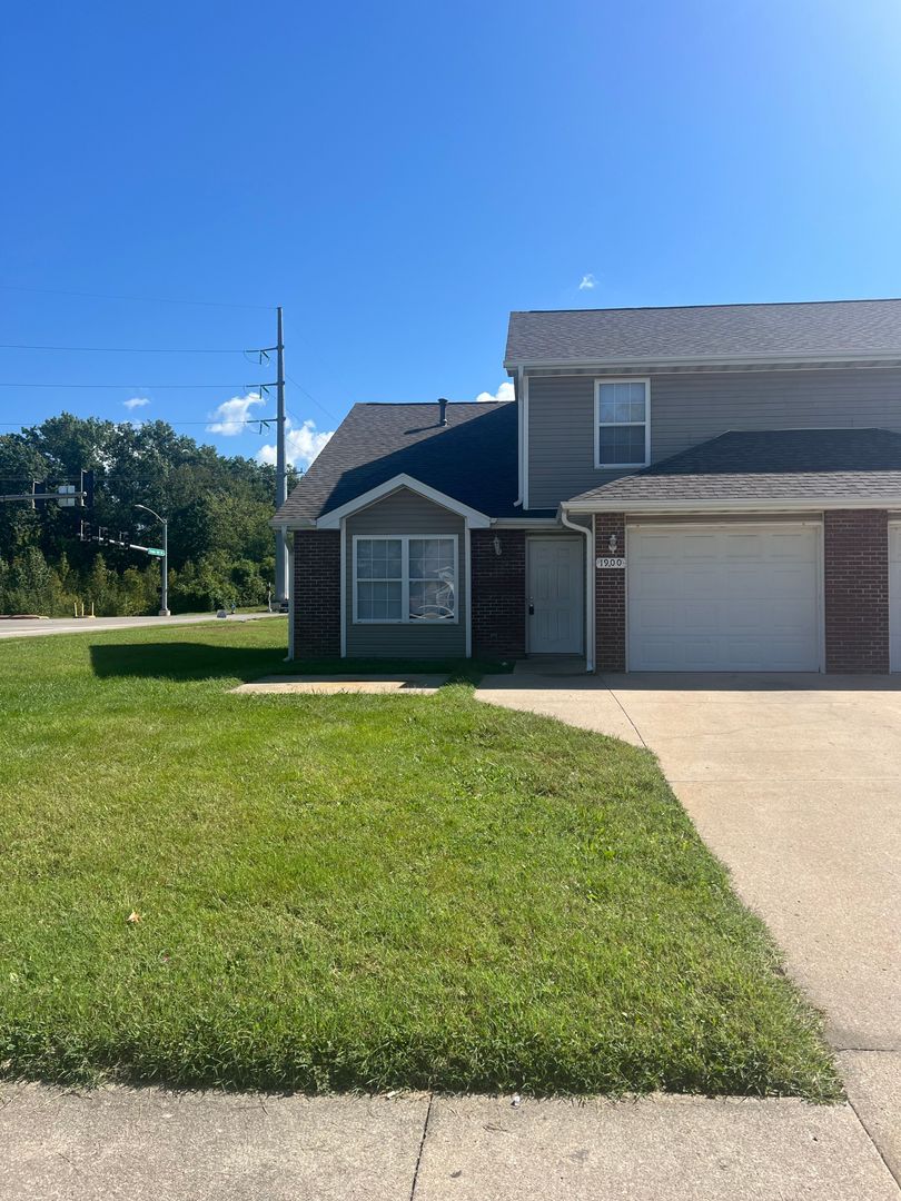 Columbia Apartment: 1900-1902 Arlene Dr.