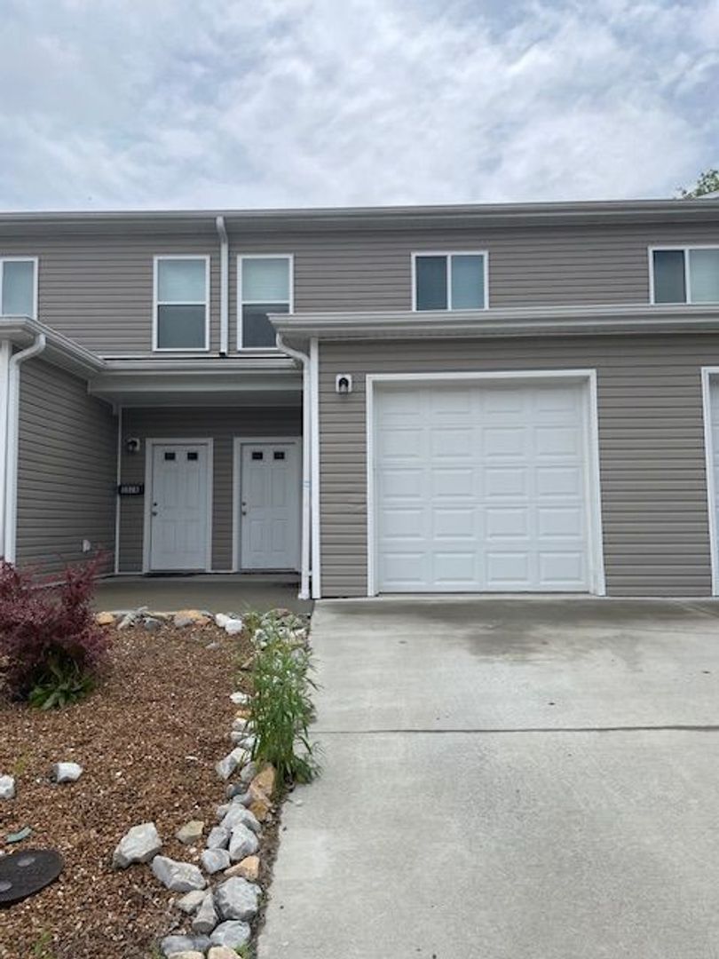 Fulton Apartment: 202 Tyler St.